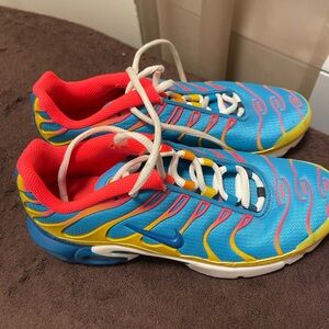 Nike Women's Blue and Yellow Athletic Shoes